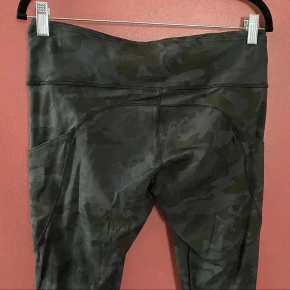 Lululemon Women's Fast HR Crop Camo - Picture 8 of 12